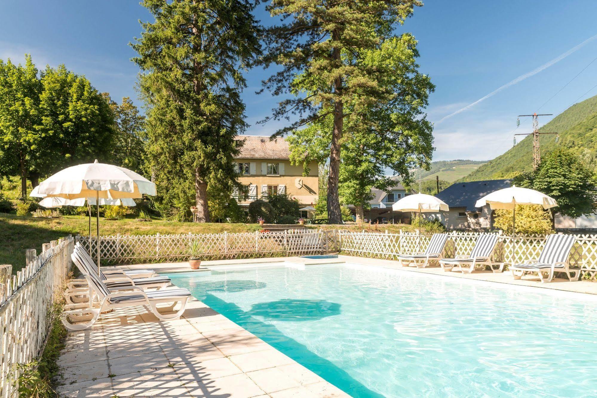 Hotel Du Val D'Aure Cadeac Экстерьер фото